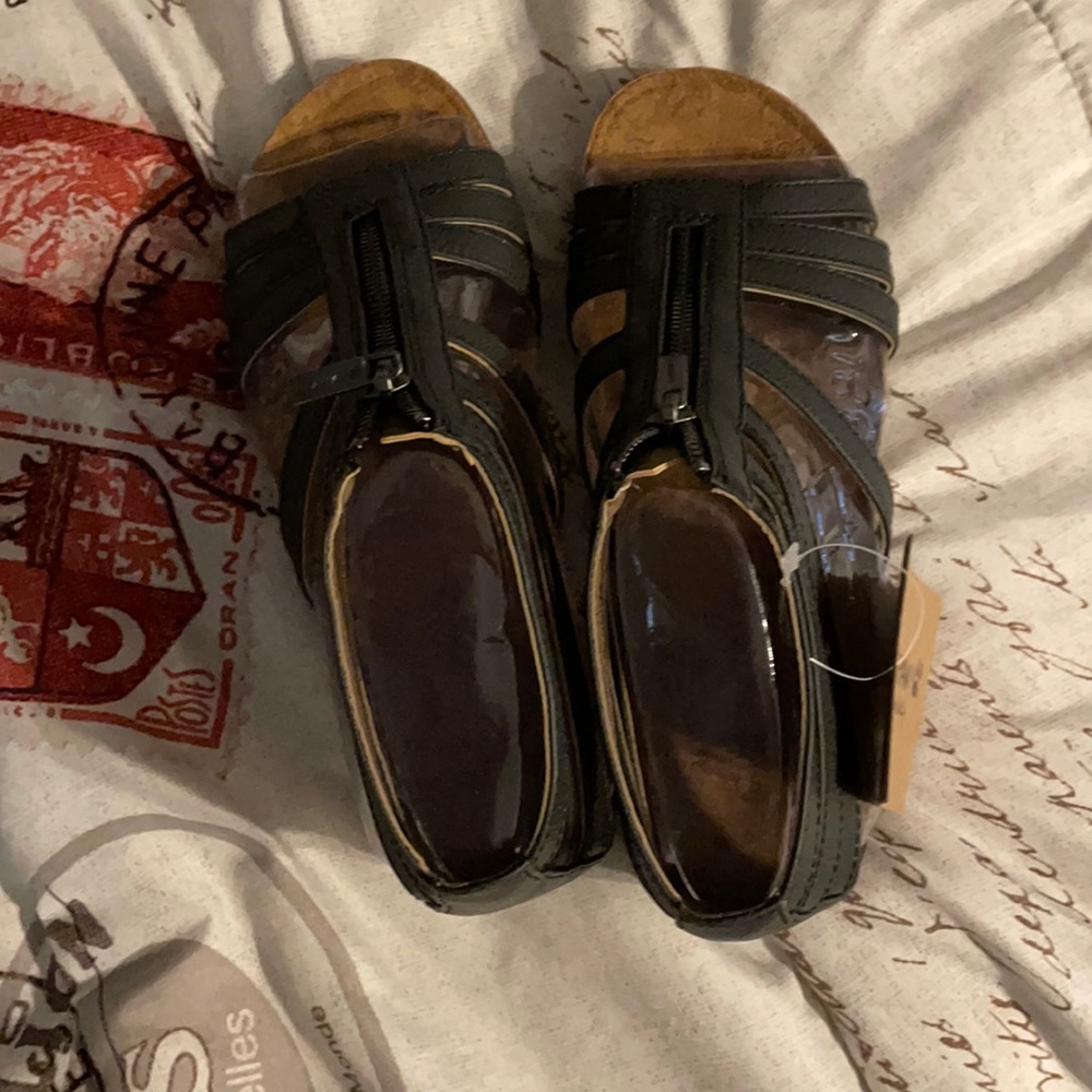 Brand new bear paw sandals